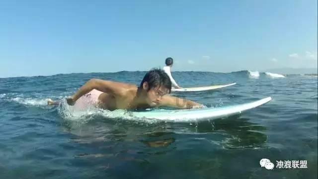 漂亮少女夏日秀
